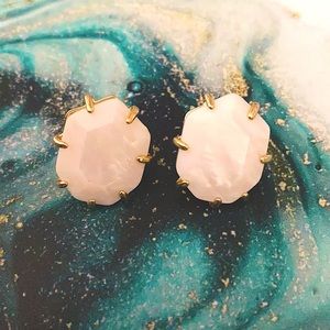 Kendra Scott “Betty Gold Earrings in White Pearl”